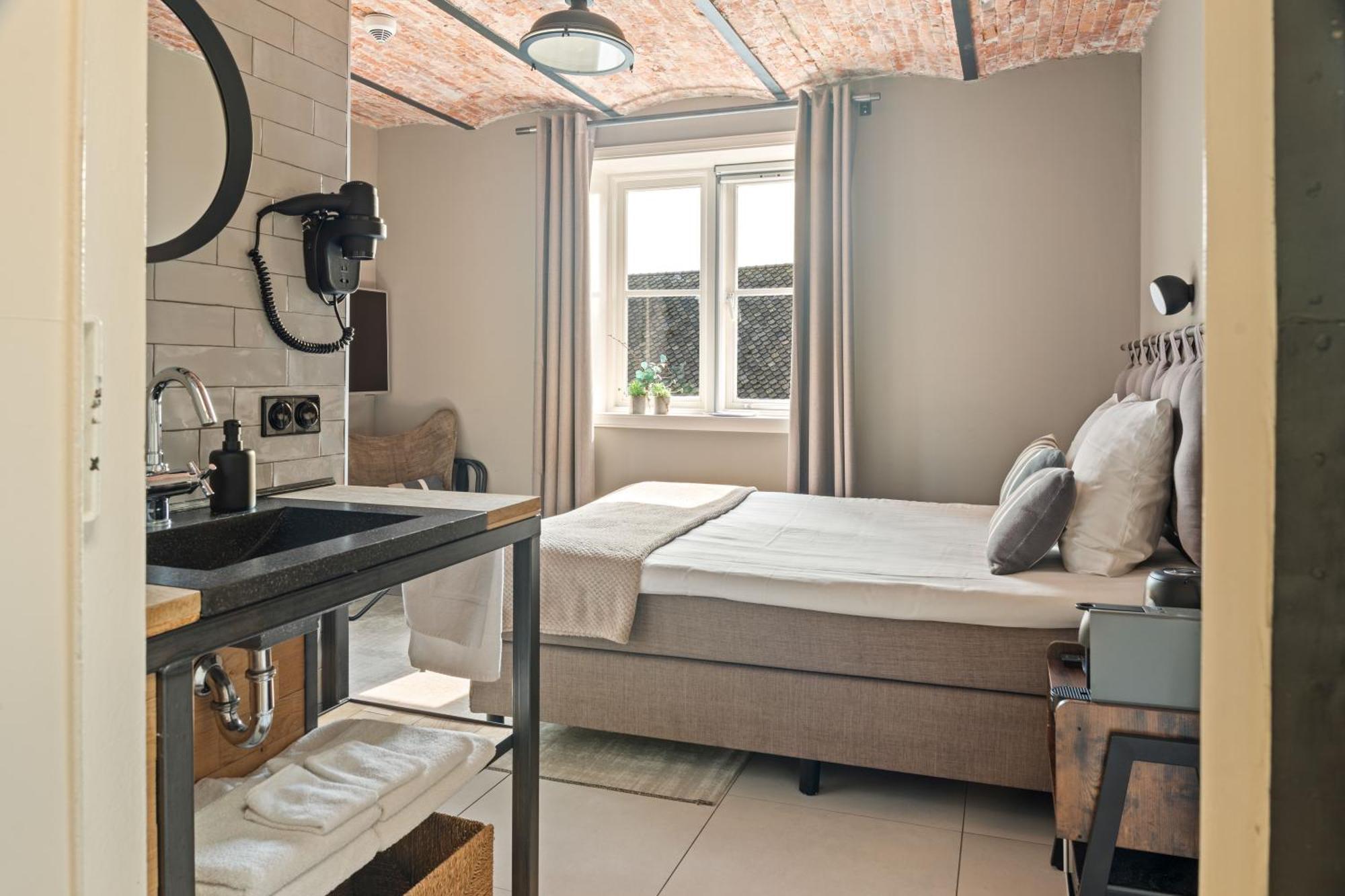 Boetiekhotel Ons Oude Raadhuis Hooge Zwaluwe Экстерьер фото
